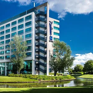 Radisson Blu Amsterdam Airport, Schiphol فندق سخيبول